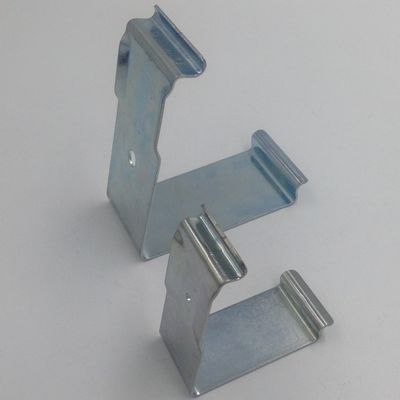 Robuste Metallklemmen Präzisionsstempelung für Kisten Sicherungsanbindung rostfeste Beschichtung